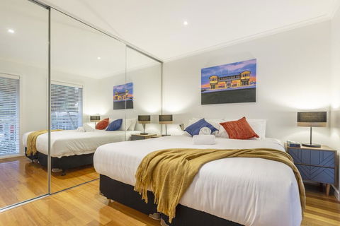 Tranquil Townhouse In Port Melbourne - Accommodation Bookings 2