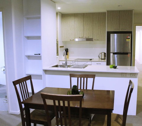Tranquil, Relaxing Forrest Style Apartment - Braddon CBD - Accommodation Bookings 1