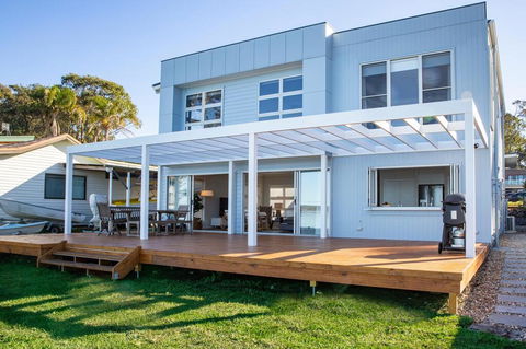 Tranquility Absolute Waterfront - Pet Friendly - 10 Mins To Hyams Beach - Accommodation Bookings 1