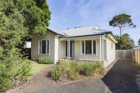 Tranquility In Cowes - Pets, Fireplace, WiFi, Linen, 350m Beach, 4 Bdrms - Accommodation Bookings 3