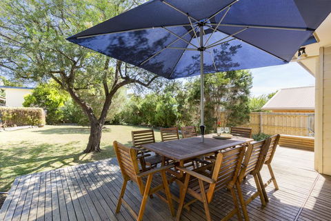 Tranquility In Cowes - Pets, Fireplace, WiFi, Linen, 350m Beach, 4 Bdrms - Accommodation Bookings 2