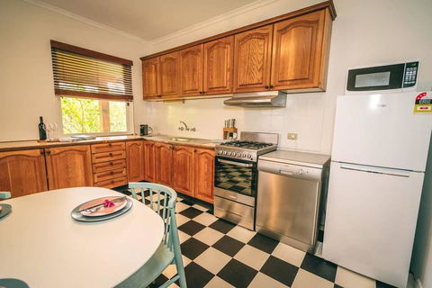 Treasure On Bagot-Free Wifi/Netflix-Close To CBD - Accommodation Bookings 3