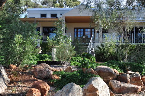 Tree Lodge - Accommodation Bookings 0