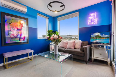 Trendy And Central One Bed Apartment With Views - Accommodation Bookings 0
