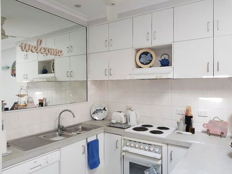 Trinity Beach POOLSIDE Apartment - Accommodation Bookings 2