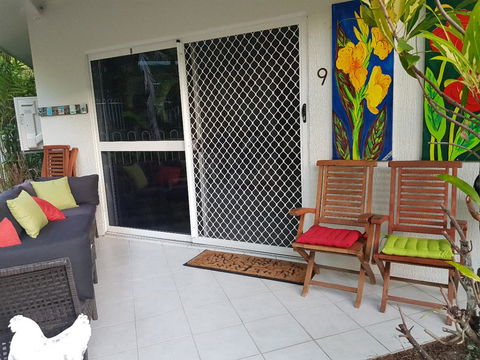 Trinity Beach POOLSIDE Apartment - Accommodation Bookings 1
