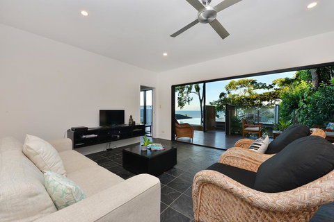 Trinity Beach Hideaway - Accommodation Bookings 1