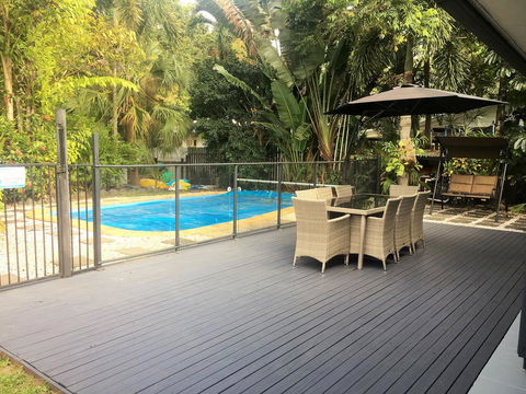 Tropical Private Open Space At Trinity - Accommodation Bookings 1