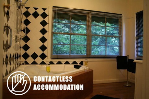 Tudor Cottages - Accommodation Bookings 3