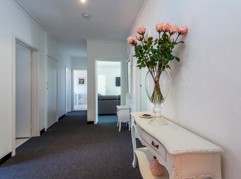 Twelve Errard - Accommodation Bookings 2