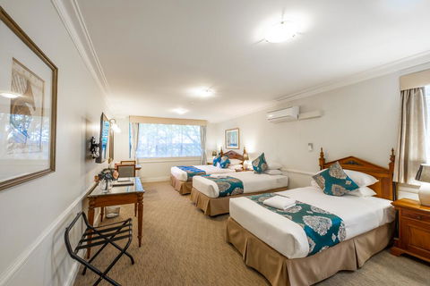 Twin Towers Inn - Accommodation Bookings 1