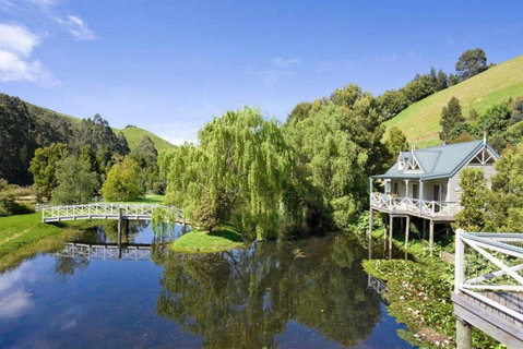 TWISTED WILLOW - Spa, Fireplace, Couples Retreat - Accommodation Bookings 1