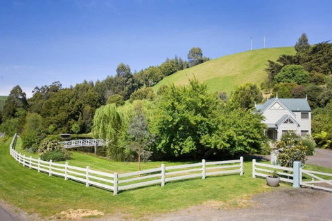 TWISTED WILLOW - Spa, Fireplace, Couples Retreat - Accommodation Bookings 3