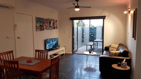 Two Bedroom Garden Apartment - Accommodation Bookings 2