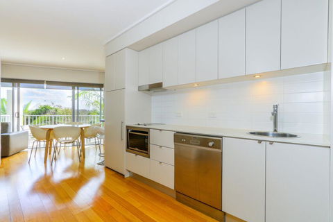 Two Bedroom Resort Apartment - Accommodation Bookings 3