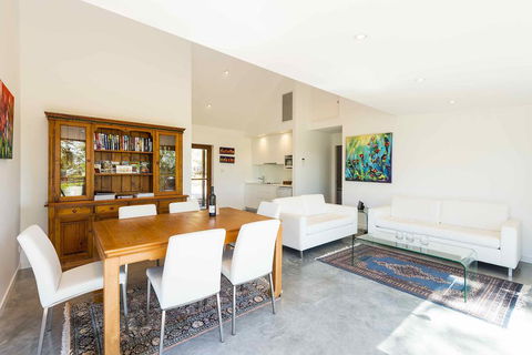 Two Doors - Accommodation Bookings 3