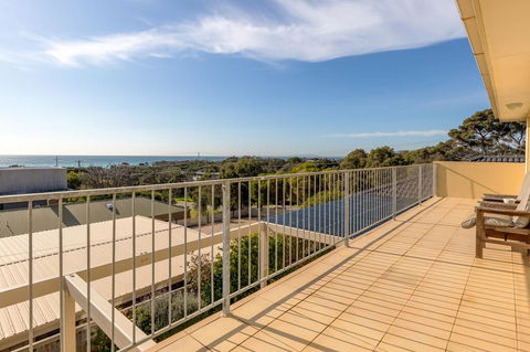 Tyrone Beach Retreat, VIEWS - Accommodation Bookings 0