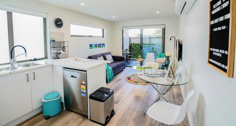 U101 Brunswick Living Brand New Deluxe Balcony Apartment Close To Airport And CBD - Accommodation Bookings 0