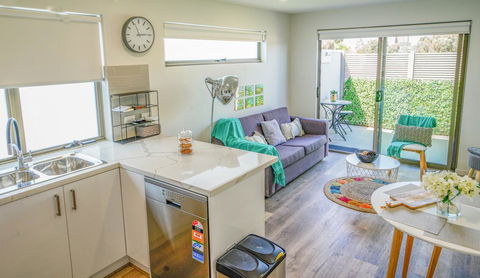 U201 Brunswick Living Brand New Deluxe Balcony Upper Floor Apartment Close To Airport And CBD - Accommodation Bookings 0