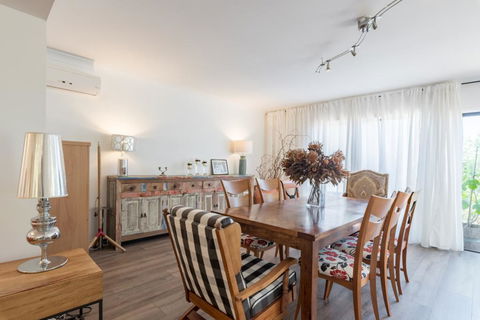 ULTRA SPACIOUS STYLISH HOME IN PRESTONS - SYDNEY - Accommodation Bookings 1