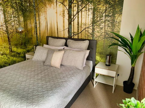 Ultra-chic Top Floor New York Style Loft Apartment - Accommodation Bookings 2