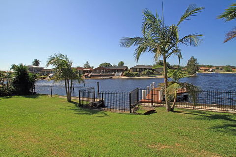 Unbeatable Waterfront Location - Accommodation Bookings 0