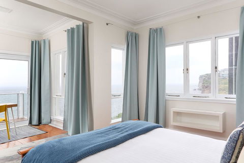 Unbelievable Clifftop Townhouse With Ocean Views - Accommodation Bookings 2