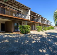 Unit 2 Rainbow Surf - Modern double storey townhouse with large shared pool close to beach and shops