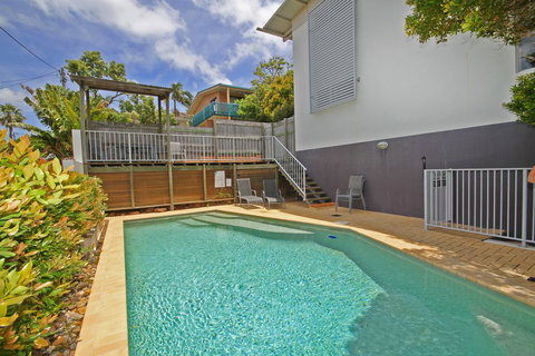 Unit 2, Sea Breeze Villas- 39 First Avenue Coolum - WIFI, 400 Bond - Accommodation Bookings 1