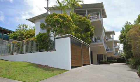 Unit 2, Sea Breeze Villas- 39 First Avenue Coolum - WIFI, 400 Bond - Accommodation Bookings 0