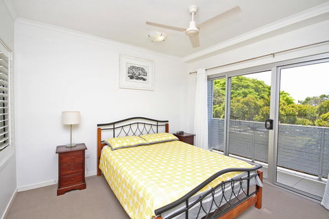 Unit 2, Sea Breeze Villas- 39 First Avenue Coolum - WIFI, 400 Bond - Accommodation Bookings 3
