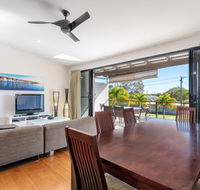 Unit 3 Rainbow Surf - Modern double storey townhouse with large shared pool close to beach and shop