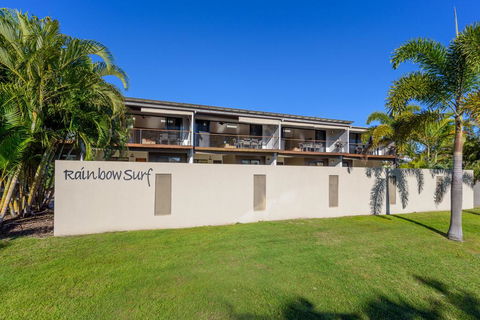 Unit 3 Rainbow Surf - Modern, Double Storey Townhouse With Large Shared Pool, Close To Beach And Shop - Accommodation Bookings 2