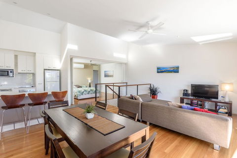 Unit 4 Rainbow Surf - Modern, Double Storey Townhouse With Large Shared Pool, Close To Beach And Shop - Accommodation Bookings 0