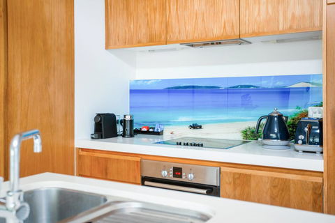 Unit 6 Plantation - Rainbow Beach, Plantation Resort, Ground Floor, Aircon, Pool, Spa - Accommodation Bookings 2