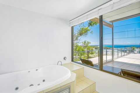 Unit 6 Rainbow Sea - Rainbow Beach, Amazing Ocean Views, Aircon, Wi-Fi, Pool, Walk To Beach - Accommodation Bookings 2