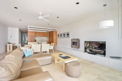 Unit 7 Plantation Resort - Rainbow Beach, Air Conditioned, Pool And Outdoor Spa, Plantation Resort - Accommodation Bookings 3