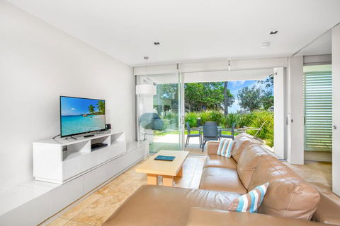 Unit 8 Plantation Resort - Rainbow Beach, Plantation Resort, Air Conditioned, Pool And Outdoor Spa - Accommodation Bookings 3