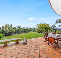 Unrivaled Ocean and City views from Resort Style 3bed with Garden - Accommodation Bookings