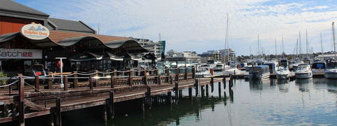 Venetian Canal 1 Bedroom Apartment - Accommodation Bookings 1