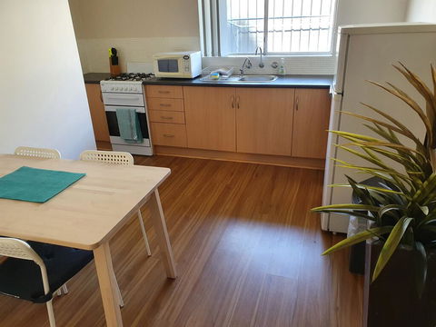 Value 2 Bed Villa Close To QEH + Airport + City + Beach - Accommodation Bookings 3