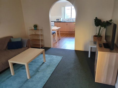 Value 2 Bed Villa Close To QEH + Airport + City + Beach - Accommodation Bookings 2