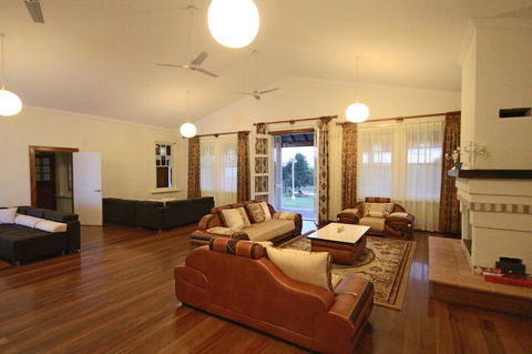 Verona House - Accommodation Bookings 3