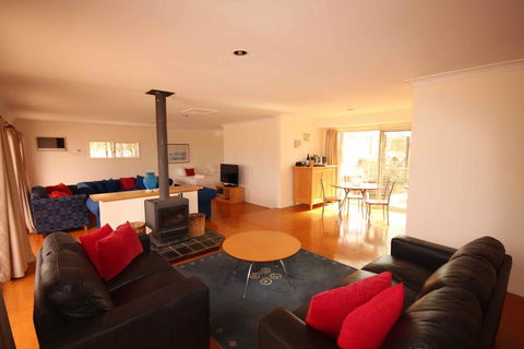 Verona Vineyard Cottage - Accommodation Bookings 3