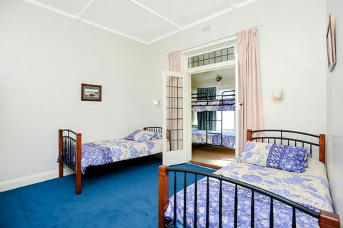 Victor Harbor Beachfront Bliss + WiFi - Accommodation Bookings 3