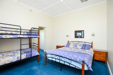 Victor Harbor Beachfront Bliss + WiFi - Accommodation Bookings 2