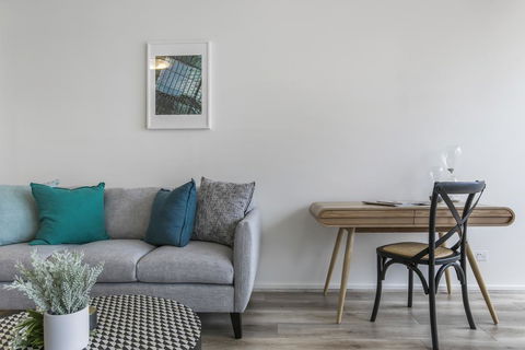 Views And Hotel-style Extras In A Great Location - Accommodation Bookings 3