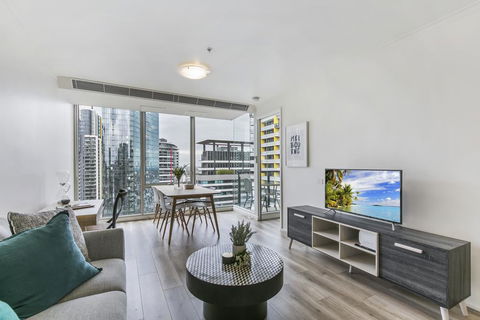 Views And Hotel-style Extras In A Great Location - Accommodation Bookings 0