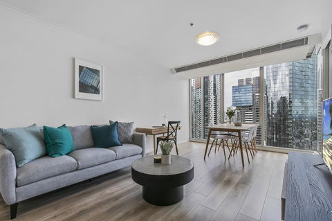 Views And Hotel-style Extras In A Great Location - Accommodation Bookings 2