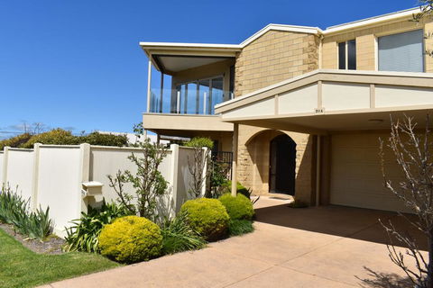 VIEWS FOREVER - INVERLOCH - Accommodation Bookings 0